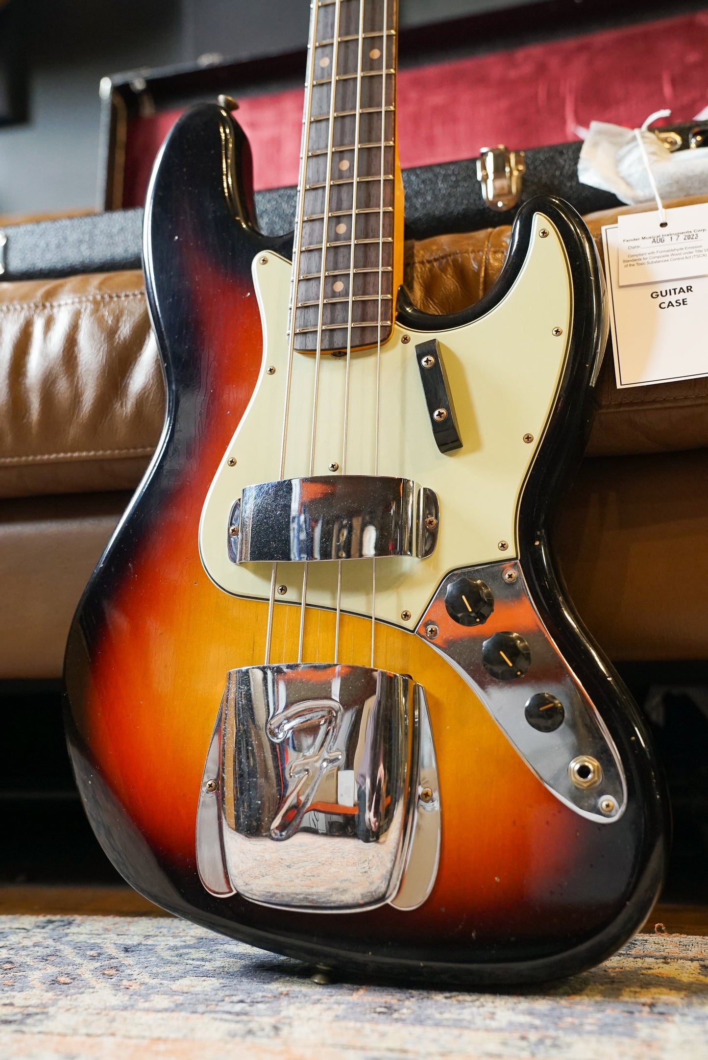 Fender Custom Shop Limited Edition '64 Jazz Bass Journeyman Relic - Super Faded Aged Three-Tone Sunburst