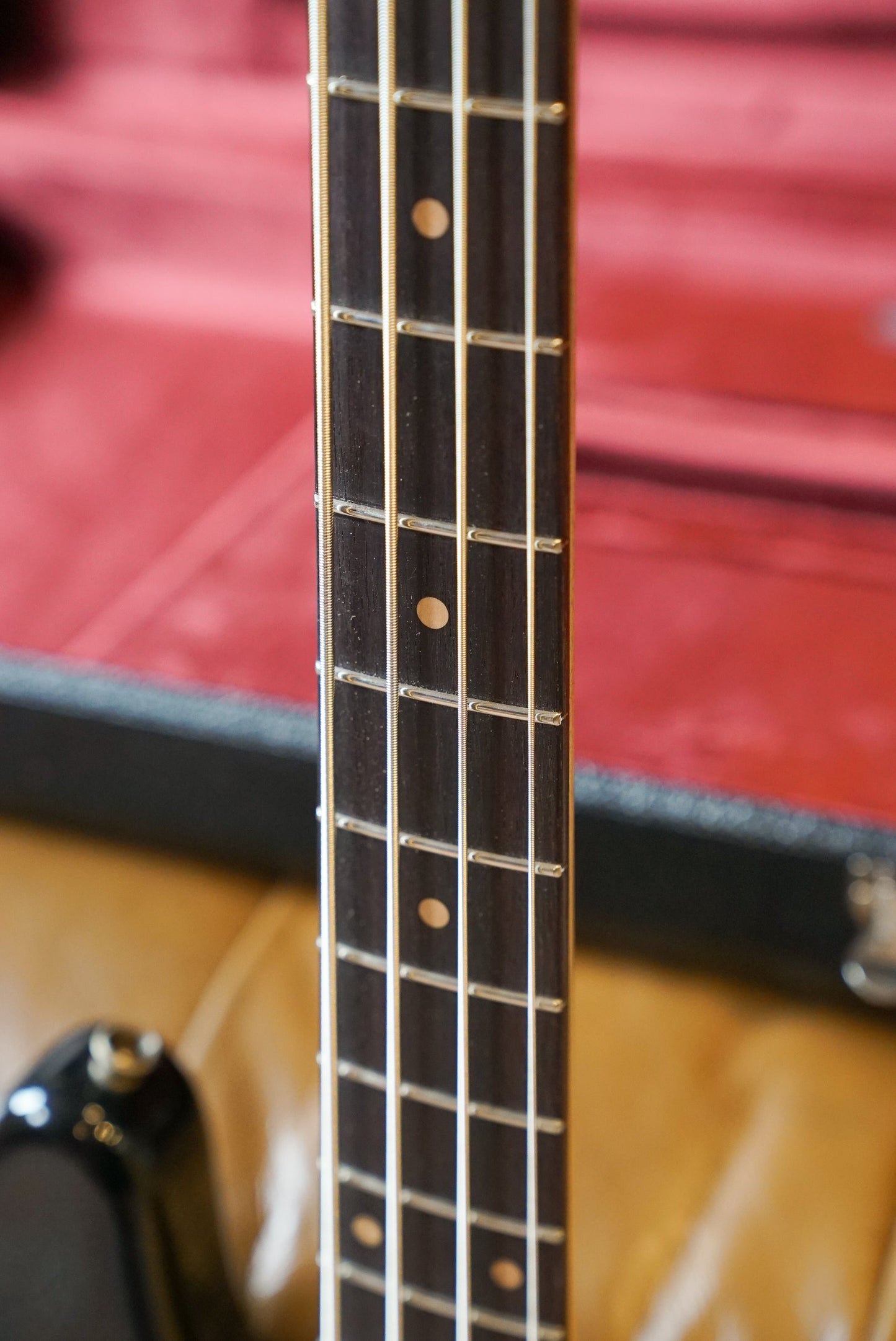 Fender Custom Shop Limited Edition '64 Jazz Bass Journeyman Relic - Super Faded Aged Three-Tone Sunburst