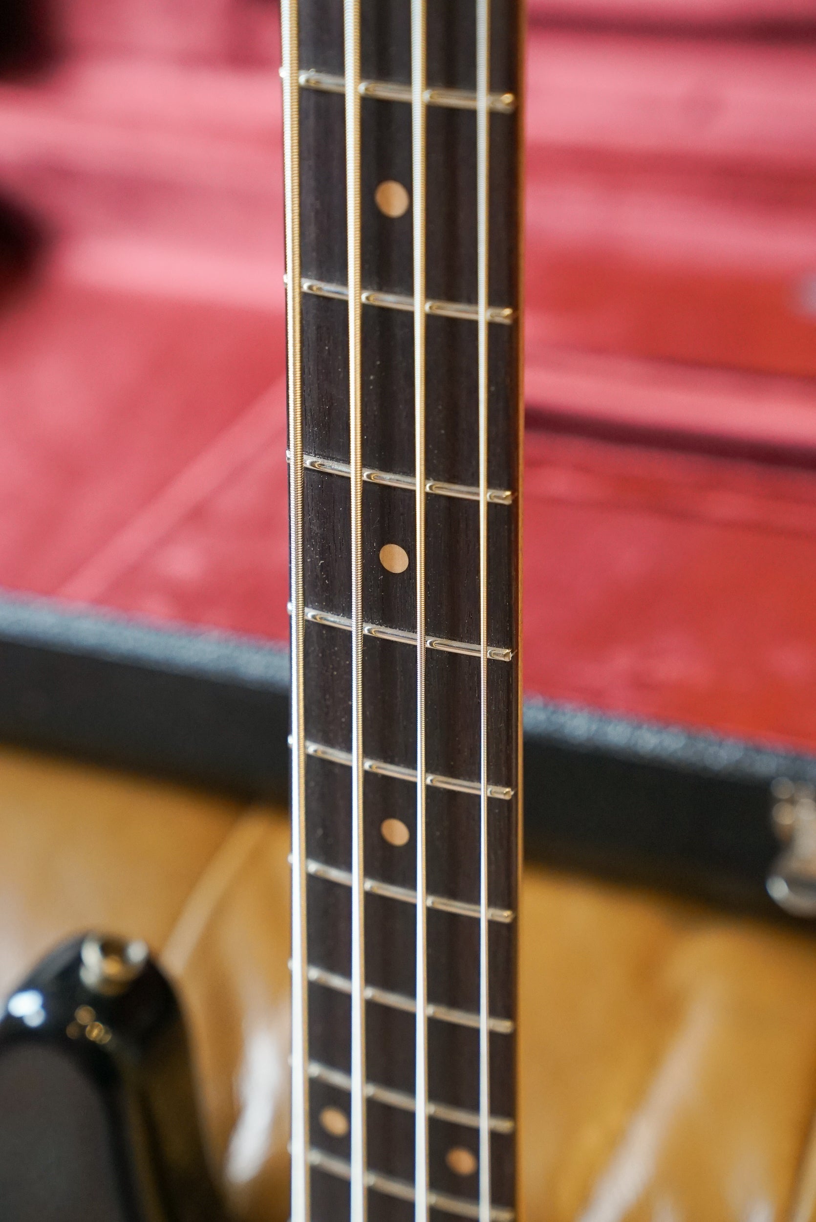 Fender Custom Shop Limited Edition '64 Jazz Bass Journeyman Relic - Super Faded Aged Three-Tone Sunburst