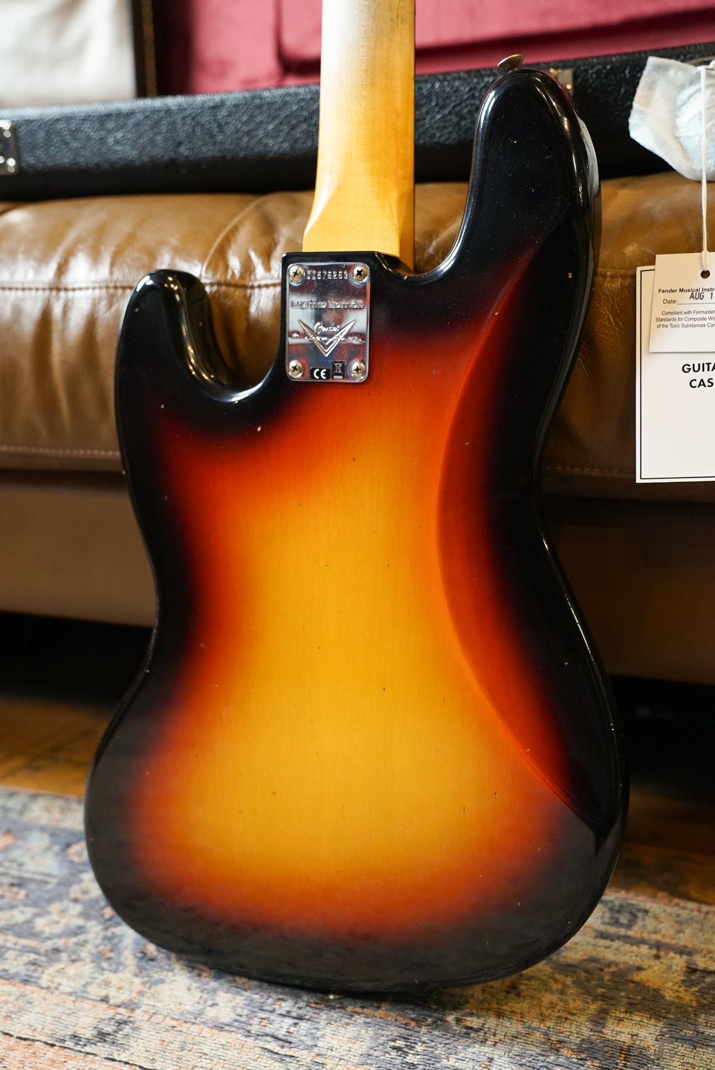 Fender Custom Shop Limited Edition '64 Jazz Bass Journeyman Relic - Super Faded Aged Three-Tone Sunburst