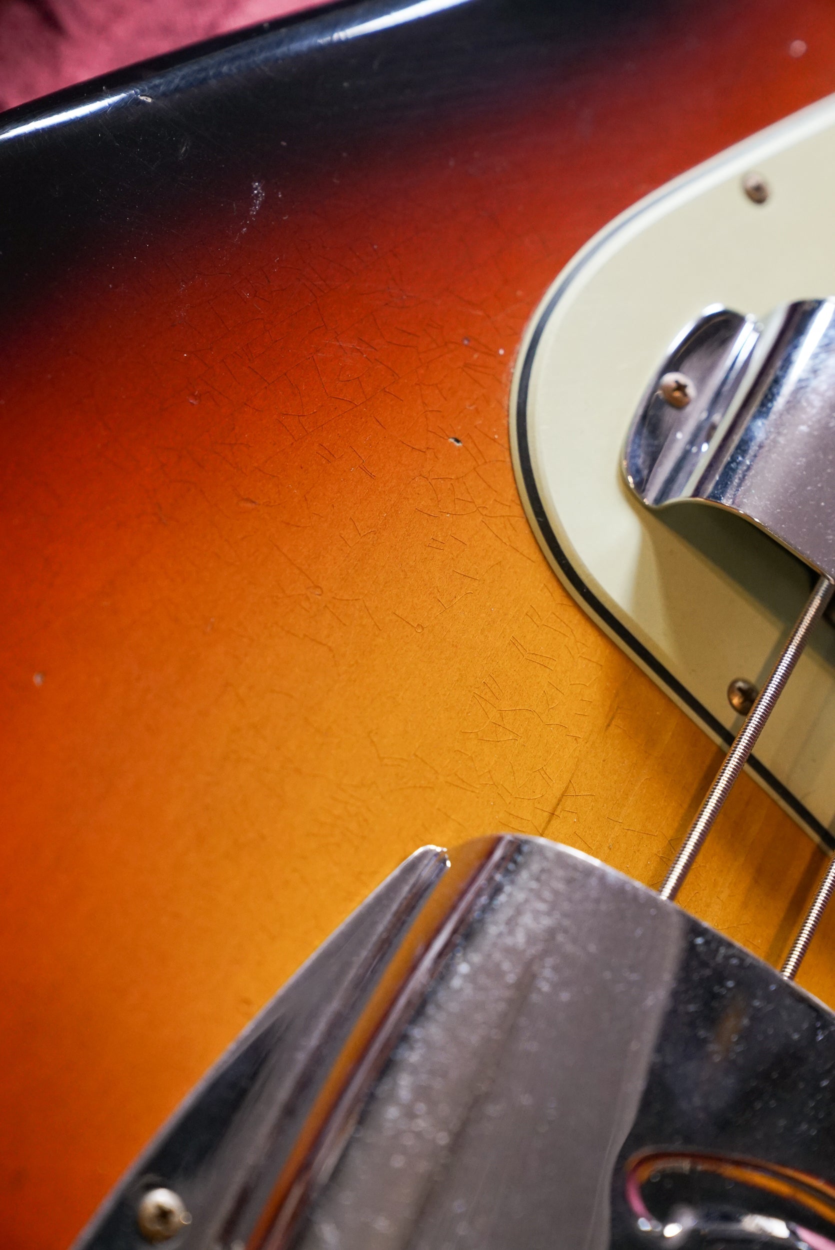 Fender Custom Shop Limited Edition '64 Jazz Bass Journeyman Relic - Super Faded Aged Three-Tone Sunburst
