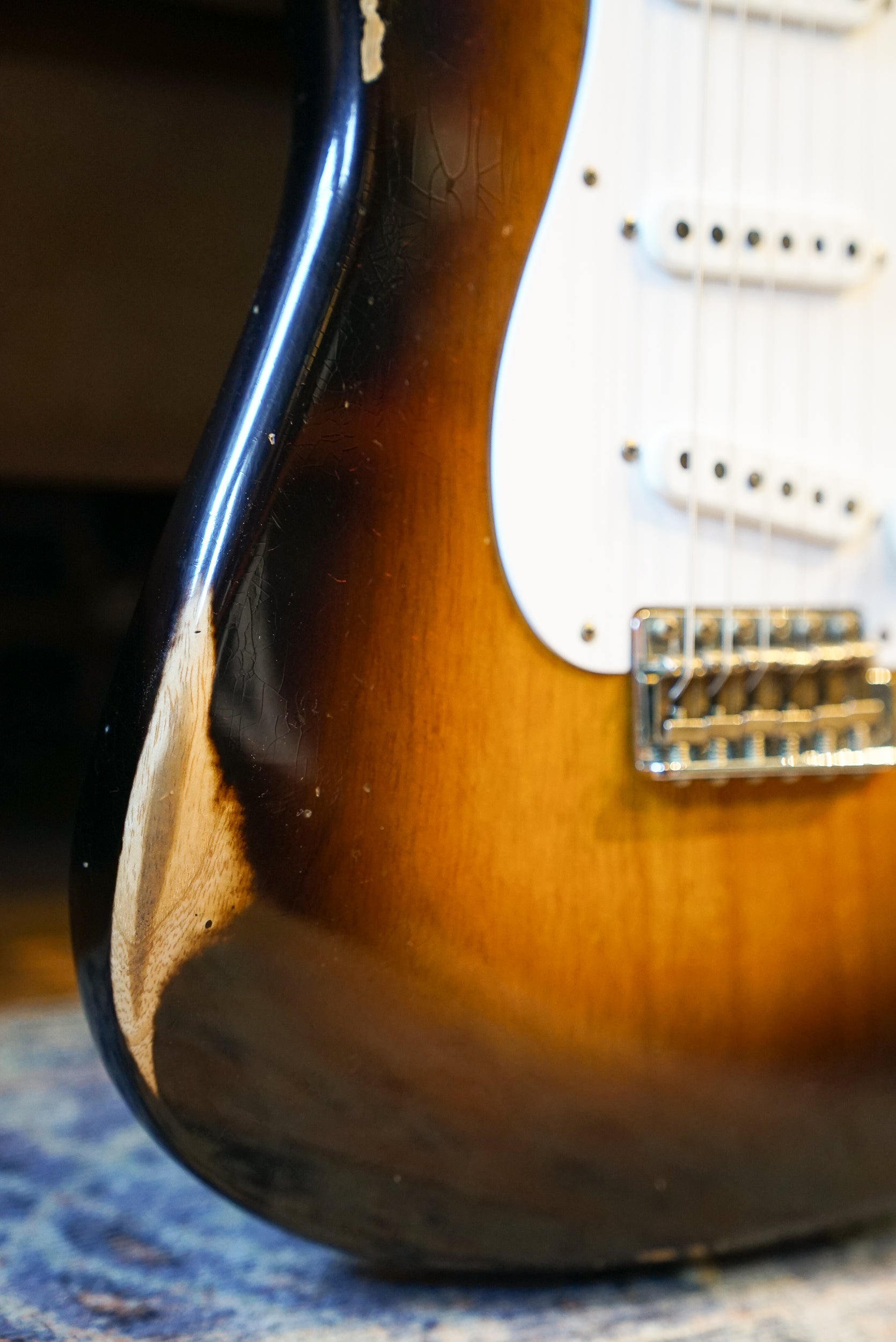 Fender Limited Edition 70th Anniversary 1954 Stratocaster Relic, 1-Piece Quartersawn Maple Neck Fingerboard, Wide-Fade 2-Color Sunburst