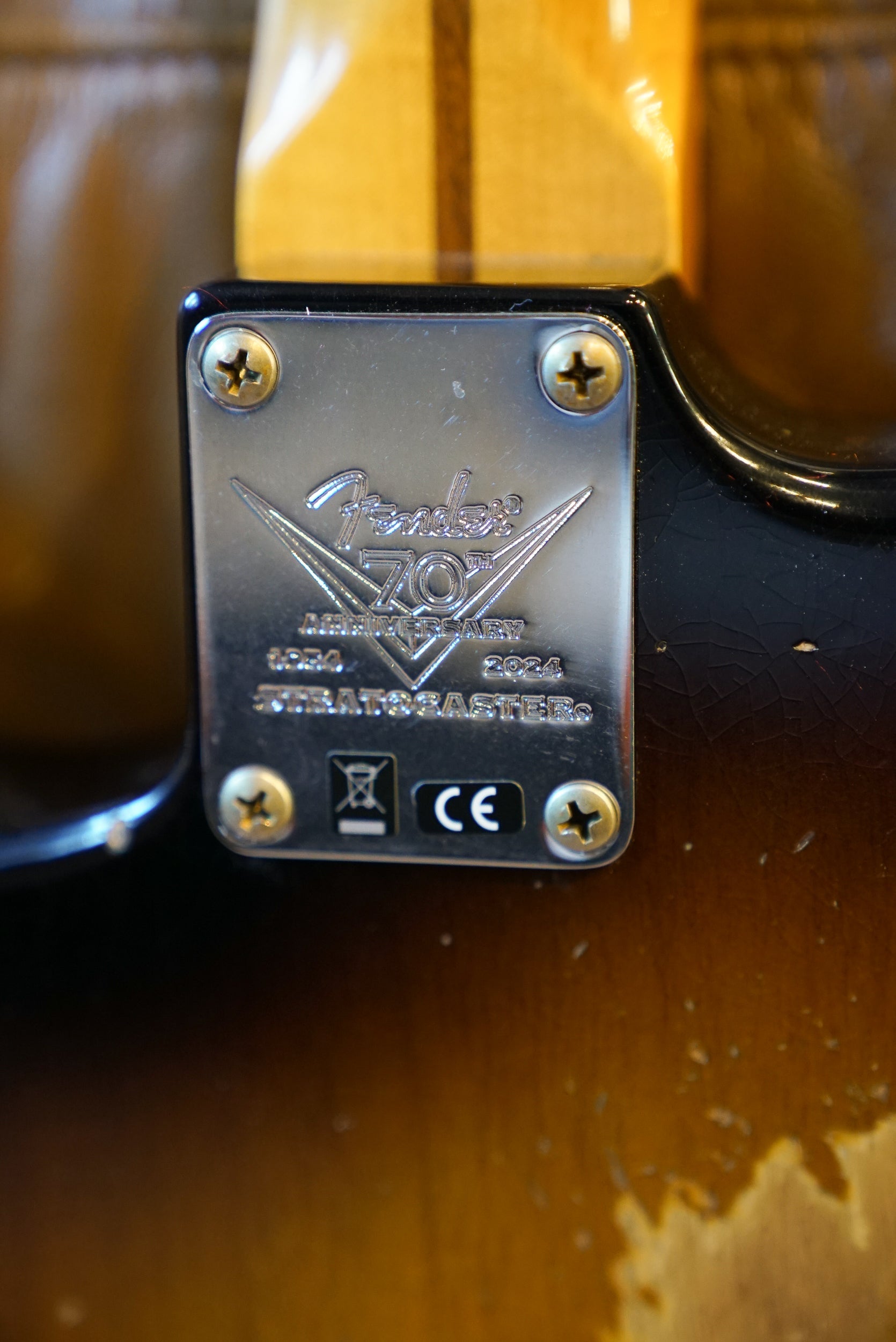 Fender Limited Edition 70th Anniversary 1954 Stratocaster Relic, 1-Piece Quartersawn Maple Neck Fingerboard, Wide-Fade 2-Color Sunburst
