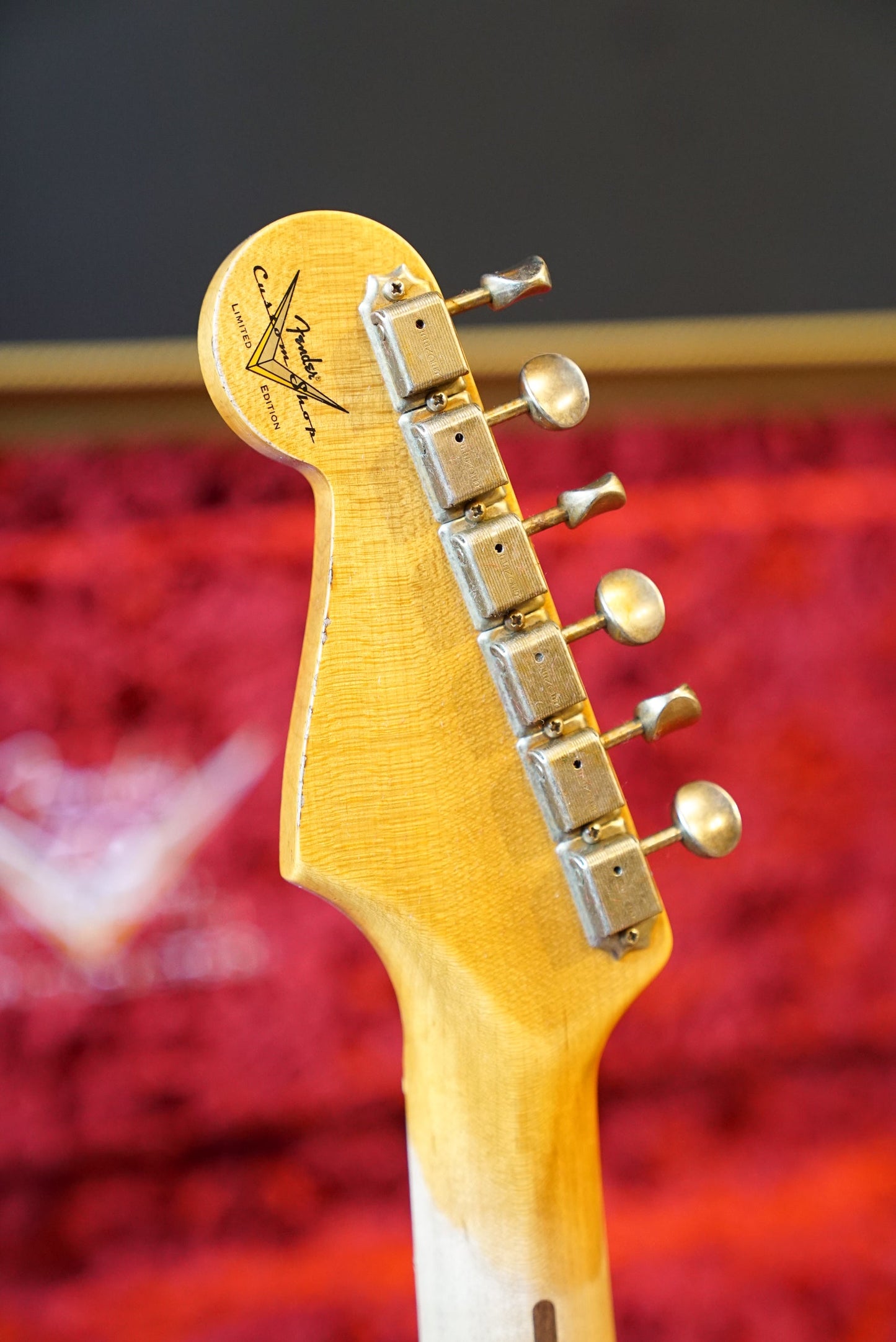 Fender Limited Edition 70th Anniversary 1954 Stratocaster Relic, 1-Piece Quartersawn Maple Neck Fingerboard, Wide-Fade 2-Color Sunburst