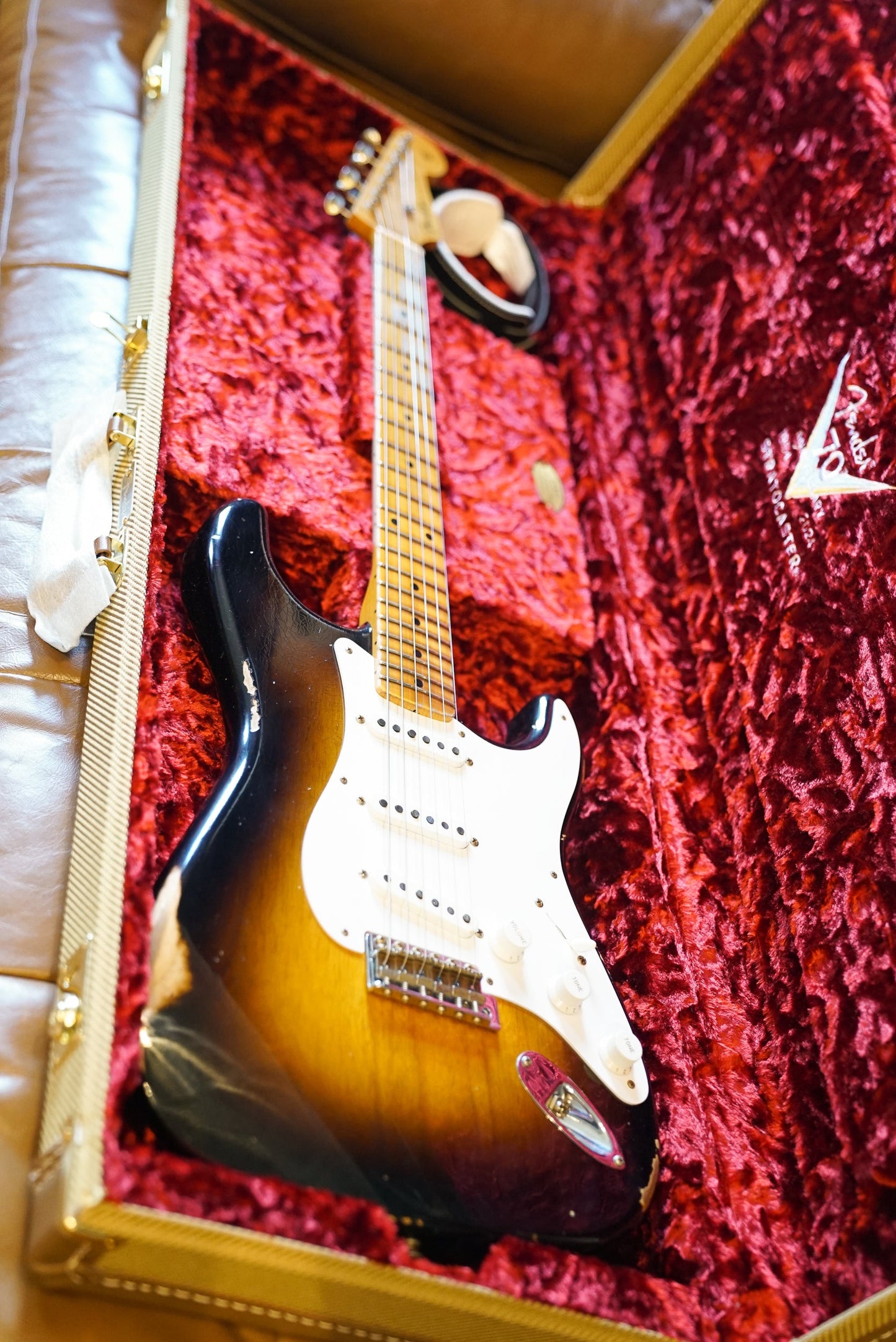 Fender Limited Edition 70th Anniversary 1954 Stratocaster Relic, 1-Piece Quartersawn Maple Neck Fingerboard, Wide-Fade 2-Color Sunburst