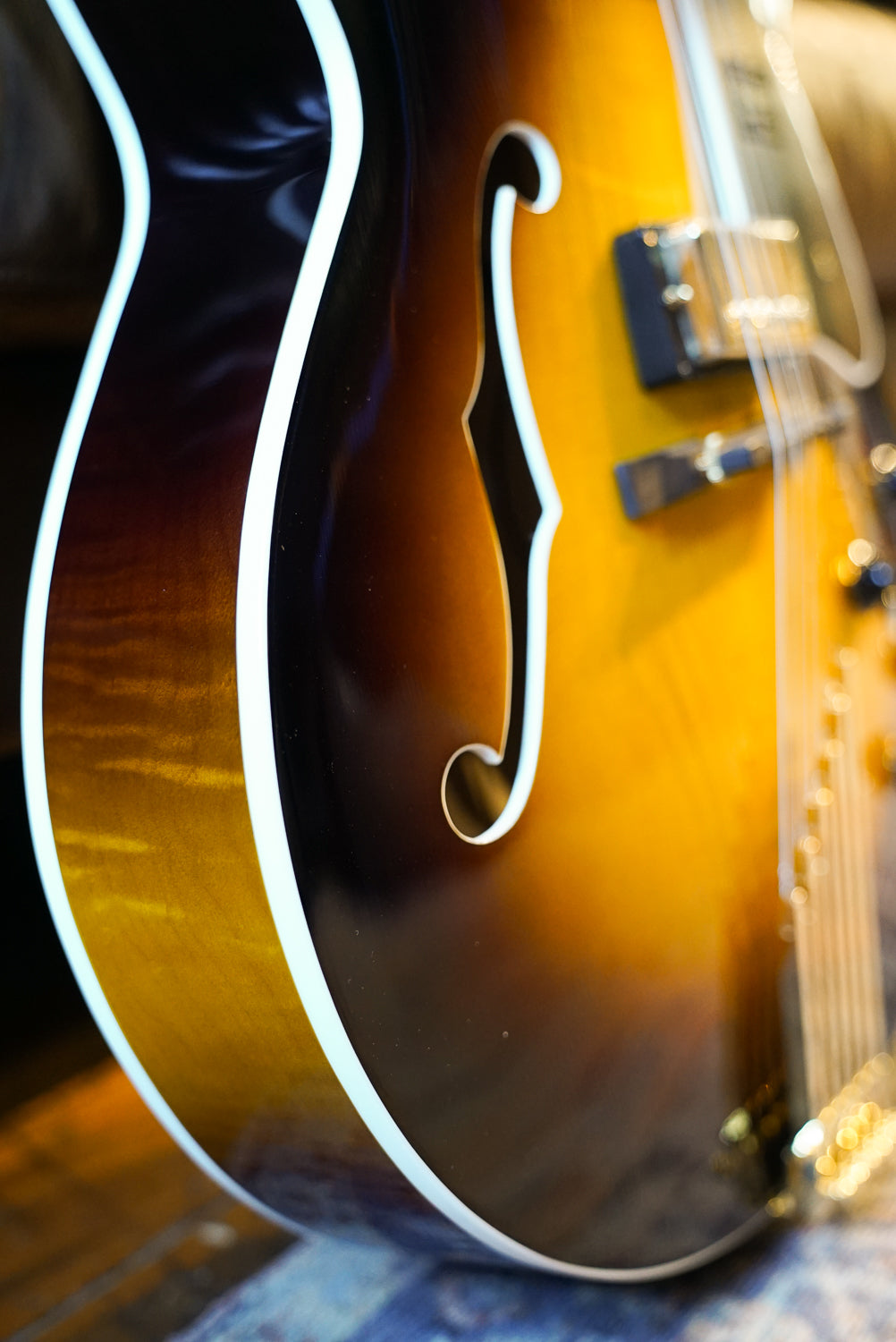 Heritage Eagle Classic Hollow Electric Guitar with Case - Original Sunburst