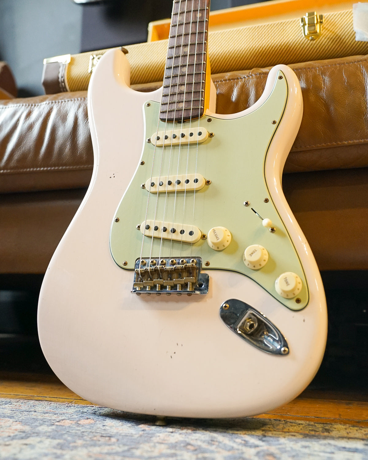Fender Custom Shop '59 Stratocaster Journeyman Relic - Super Faded Aged Shell Pink