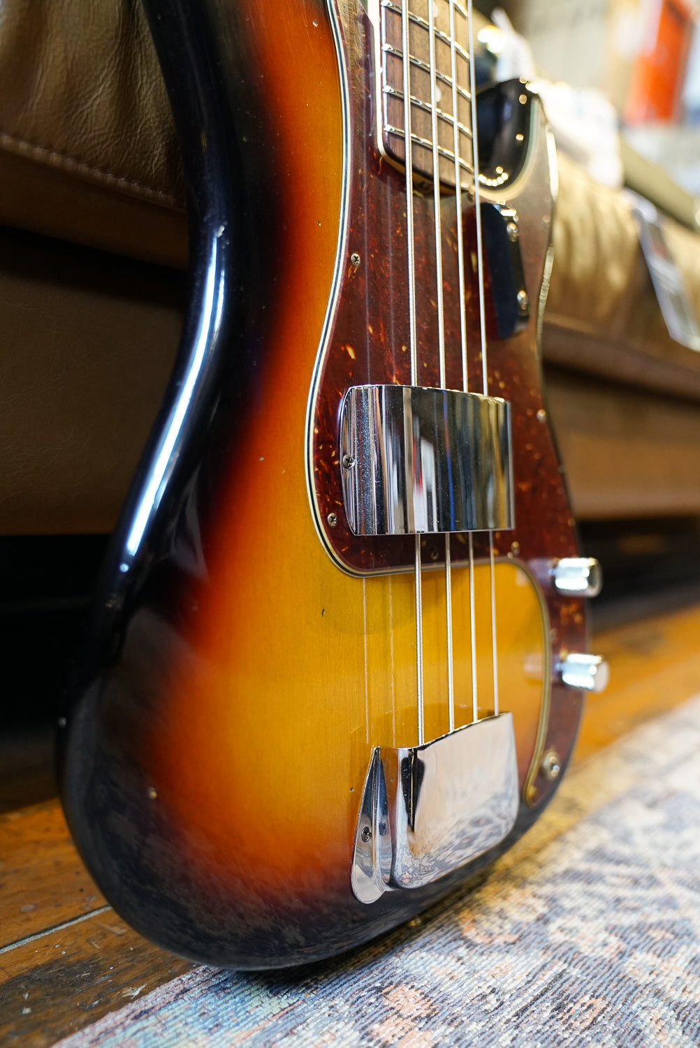 Fender Custom Shop '66 Precision Bass Journeyman Relic - 3 Tone Sunburst