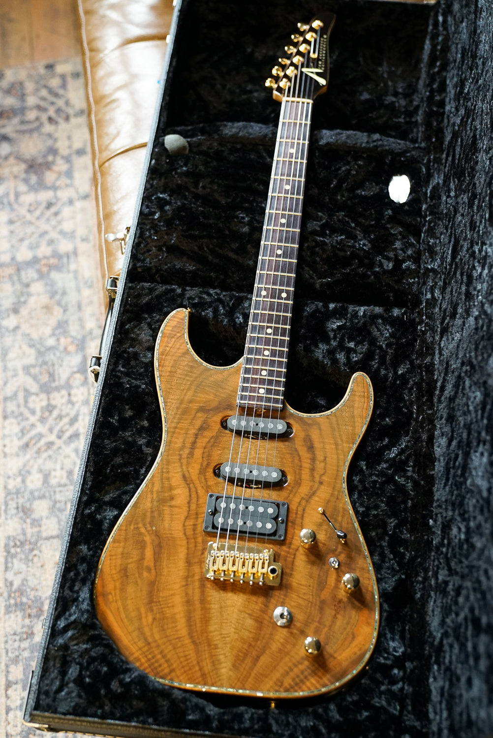 Pre-Owned Tom Anderson Hollow Drop Top Walnut Top w/Case "1999