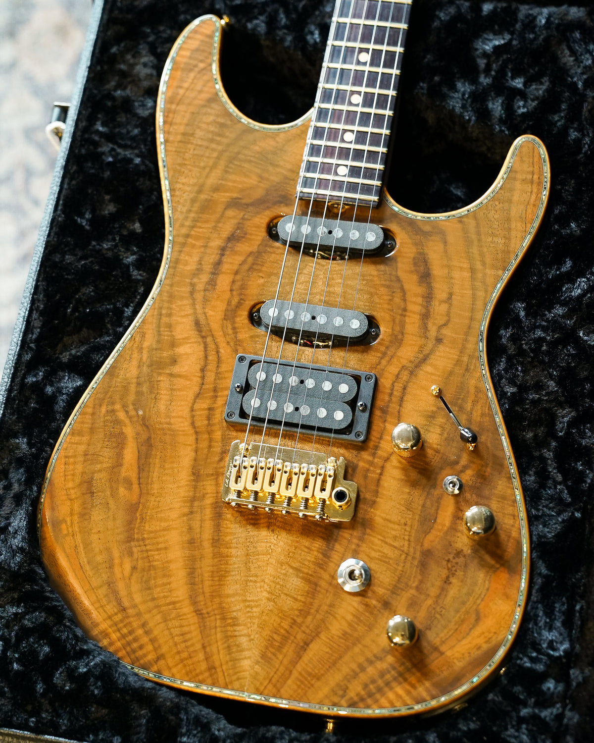 Pre-Owned Tom Anderson Hollow Drop Top Walnut Top w/Case "1999