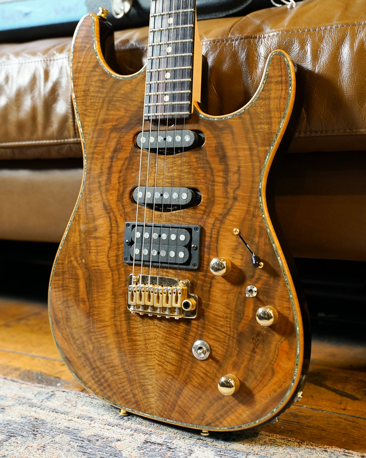 Pre-Owned Tom Anderson Hollow Drop Top Walnut Top w/Case "1999