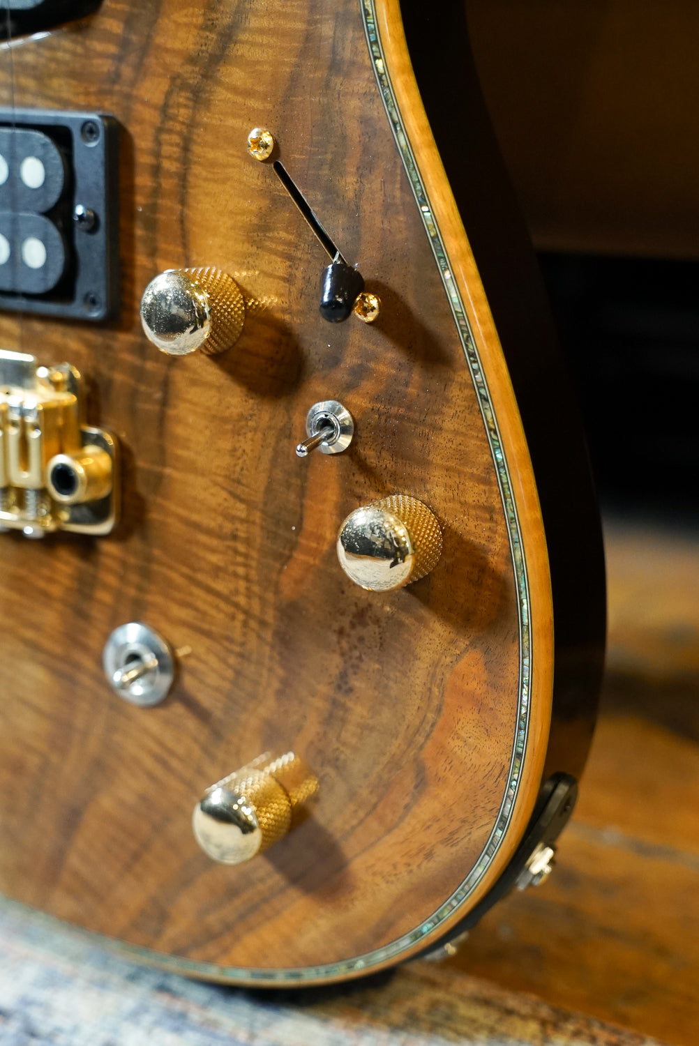 Pre-Owned Tom Anderson Hollow Drop Top Walnut Top w/Case "1999