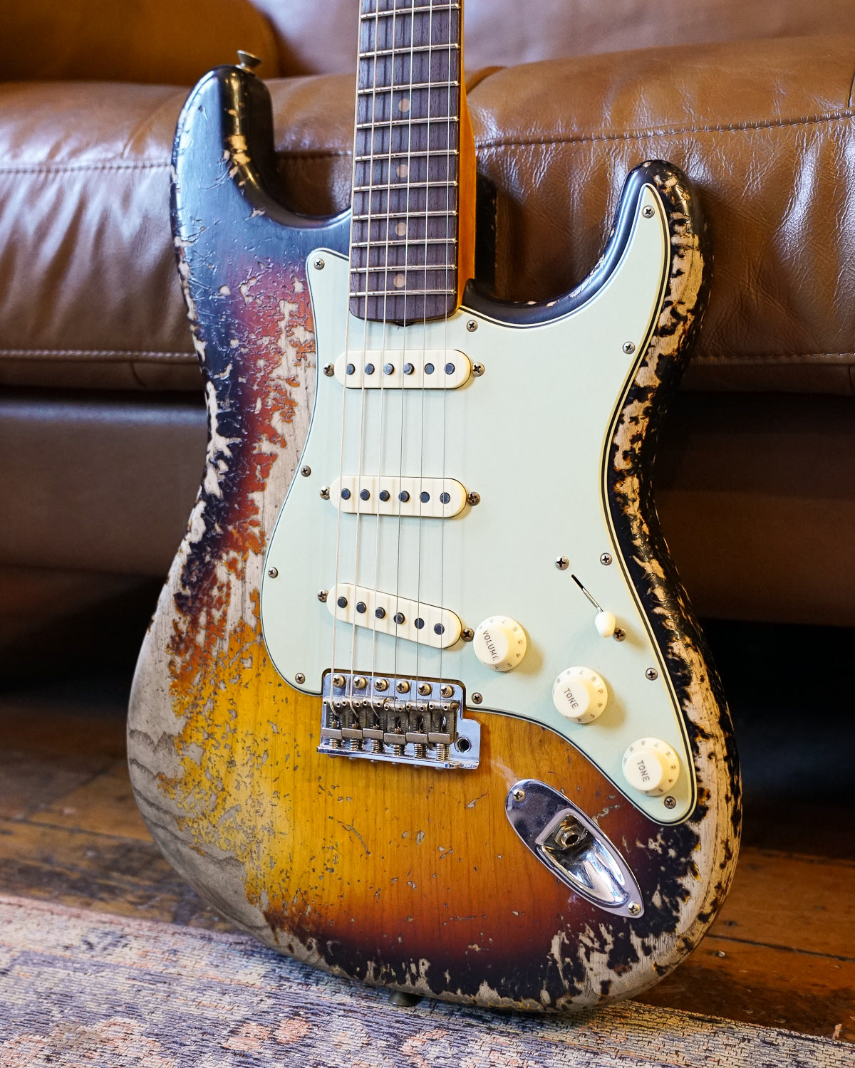 Fender Custom Shop '63 Stratocaster, Super Heavy Relic, Super Faded Aged 3-Tone Sunburst