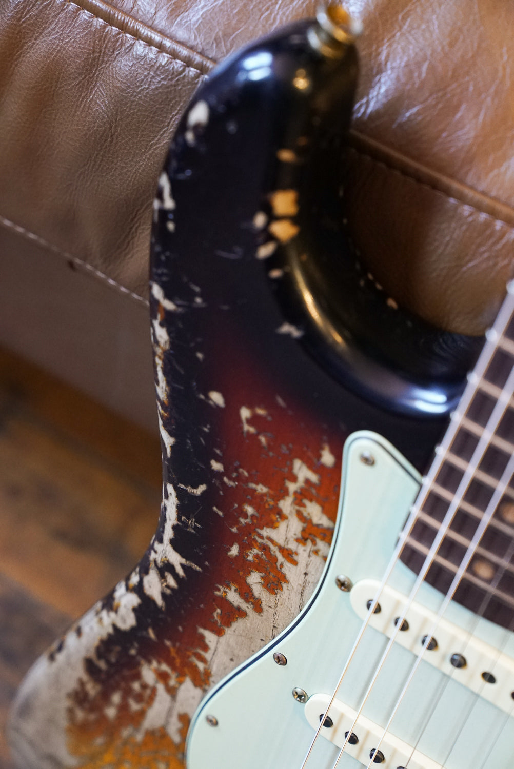 Fender Custom Shop '63 Stratocaster, Super Heavy Relic, Super Faded Aged 3-Tone Sunburst