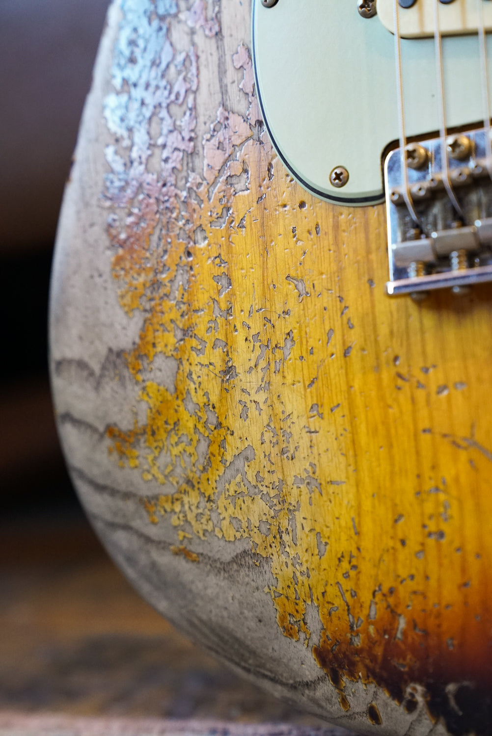 Fender Custom Shop '63 Stratocaster, Super Heavy Relic, Super Faded Aged 3-Tone Sunburst