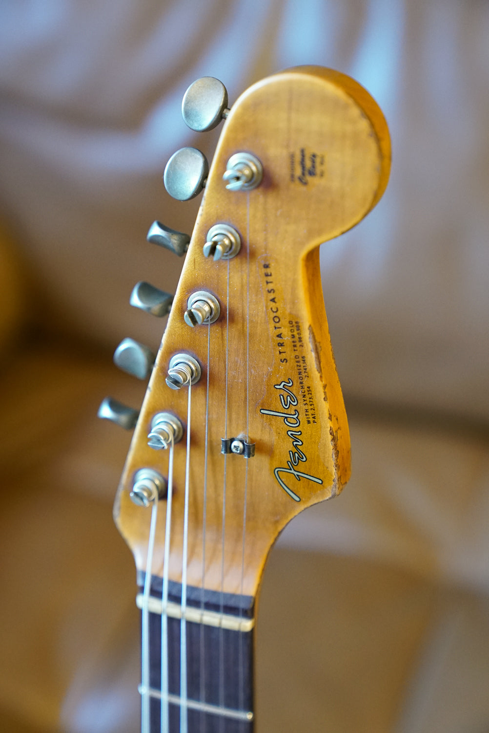 Fender Custom Shop '63 Stratocaster, Super Heavy Relic, Super Faded Aged 3-Tone Sunburst