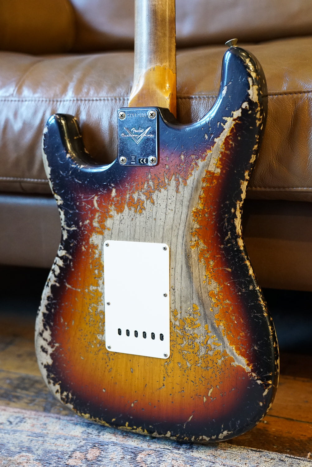 Fender Custom Shop '63 Stratocaster, Super Heavy Relic, Super Faded Aged 3-Tone Sunburst