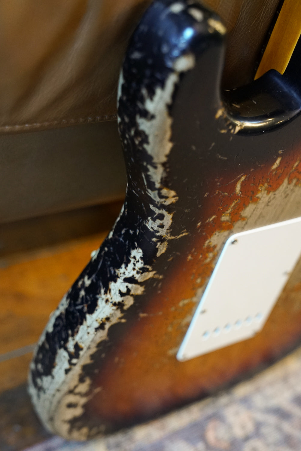 Fender Custom Shop '63 Stratocaster, Super Heavy Relic, Super Faded Aged 3-Tone Sunburst