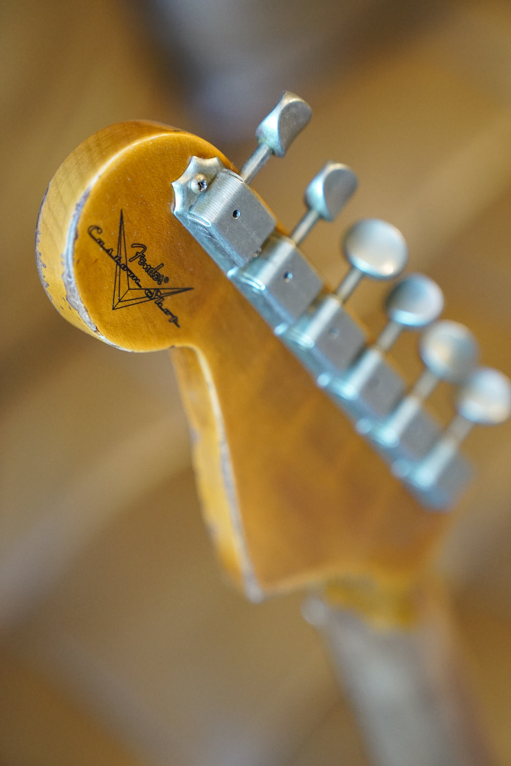 Fender Custom Shop '63 Stratocaster, Super Heavy Relic, Super Faded Aged 3-Tone Sunburst
