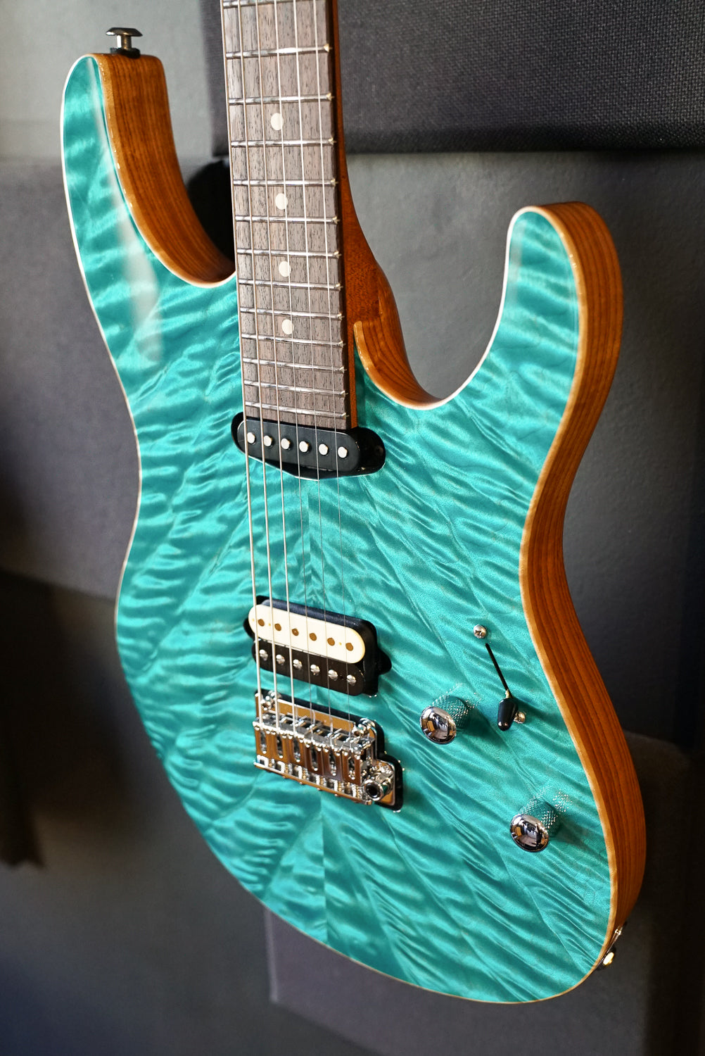 Suhr Custom Roasted Modern, Bohama Blue, Curly Maple Top