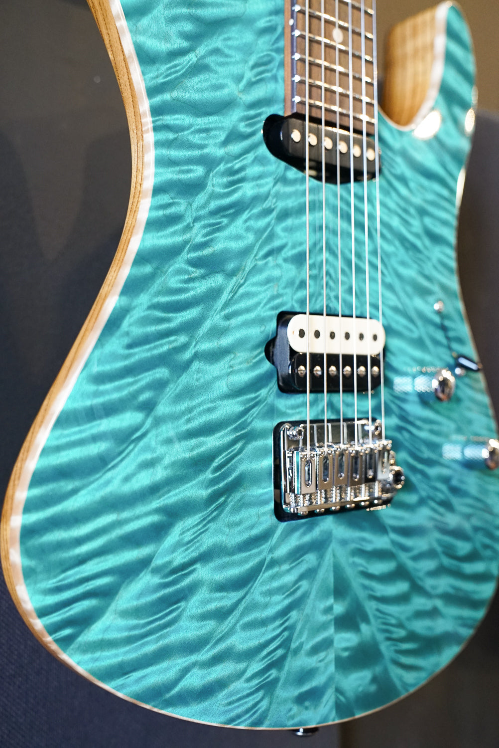 Suhr Custom Roasted Modern, Bohama Blue, Curly Maple Top