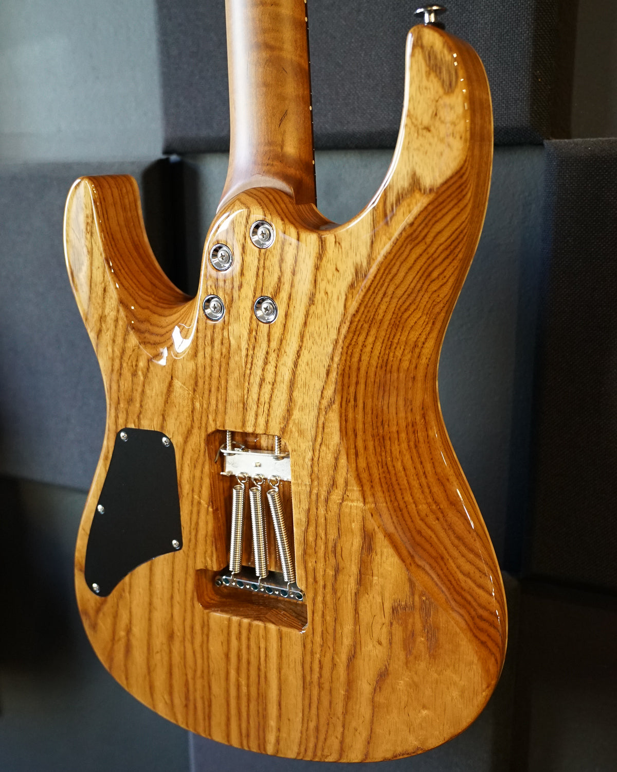 Suhr Custom Roasted Modern, Bohama Blue, Curly Maple Top