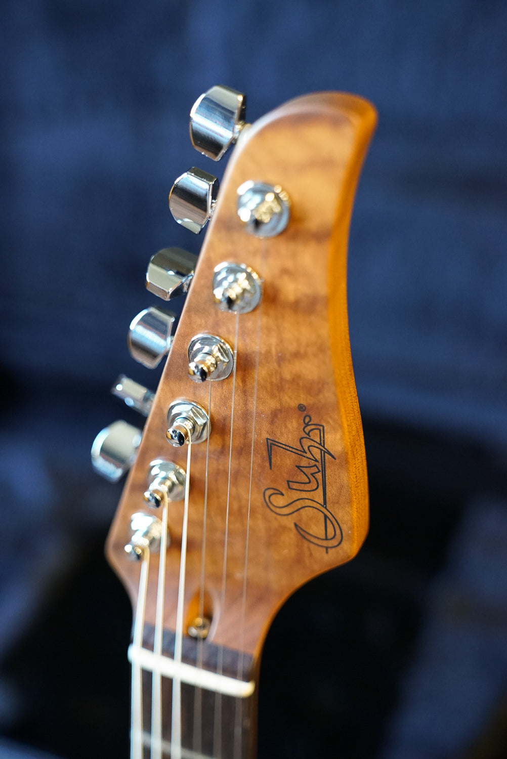 Suhr Custom Roasted Modern, Bohama Blue, Curly Maple Top