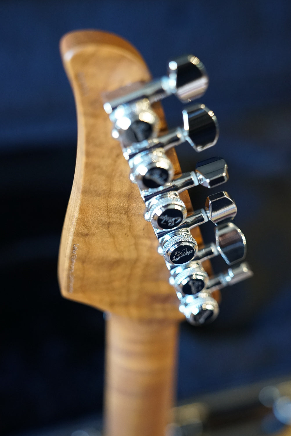 Suhr Custom Roasted Modern, Bohama Blue, Curly Maple Top
