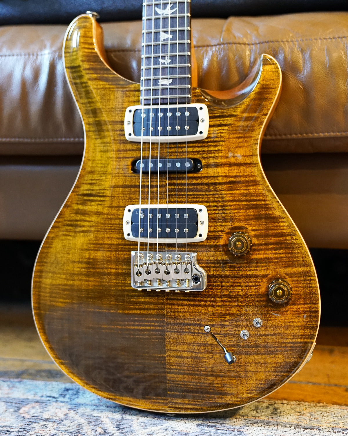 PRS Modern Eagle V, Yellow Tiger
