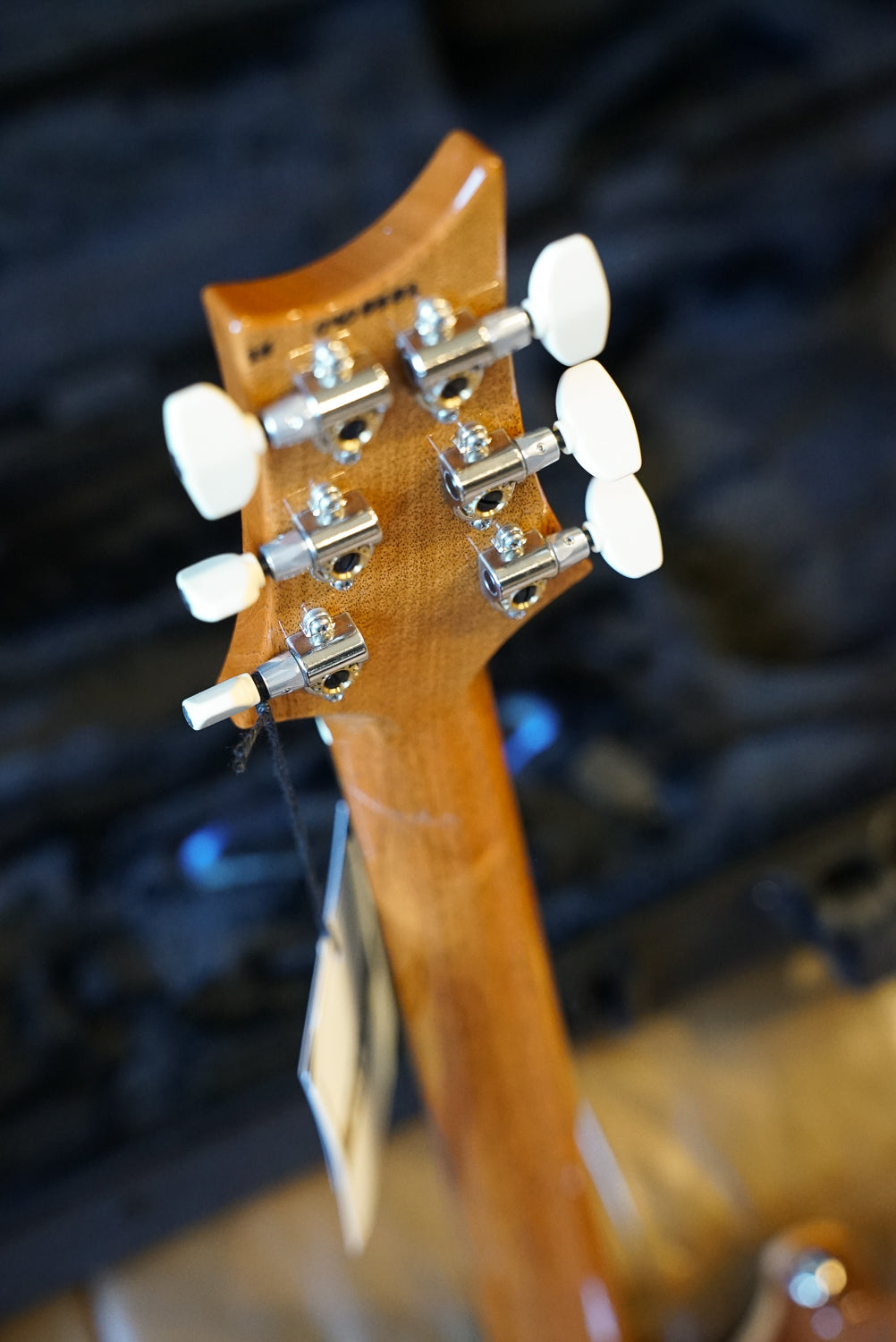 PRS Modern Eagle V, Yellow Tiger