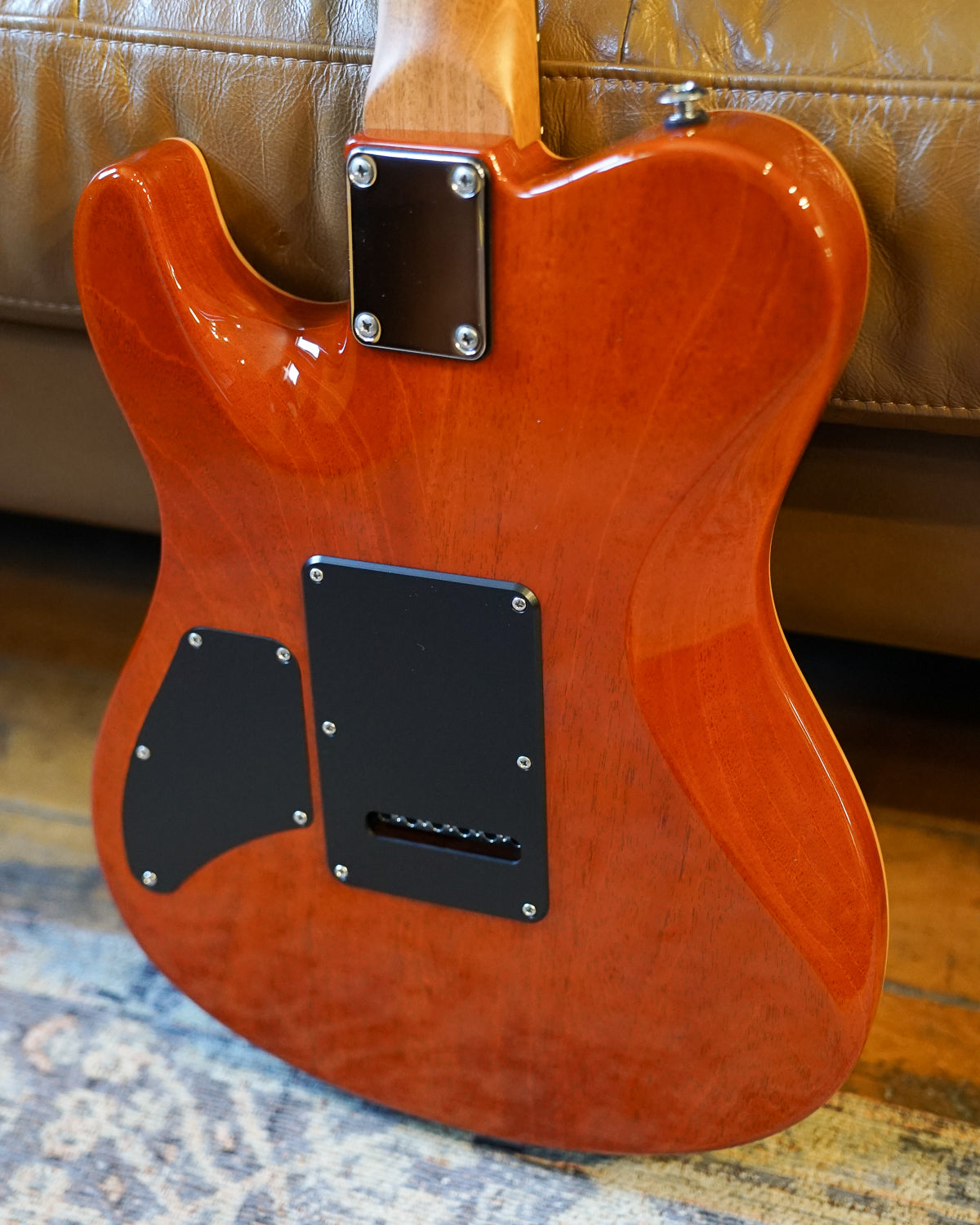 Suhr OSO Short Scale, Mahogany, Orange Stain