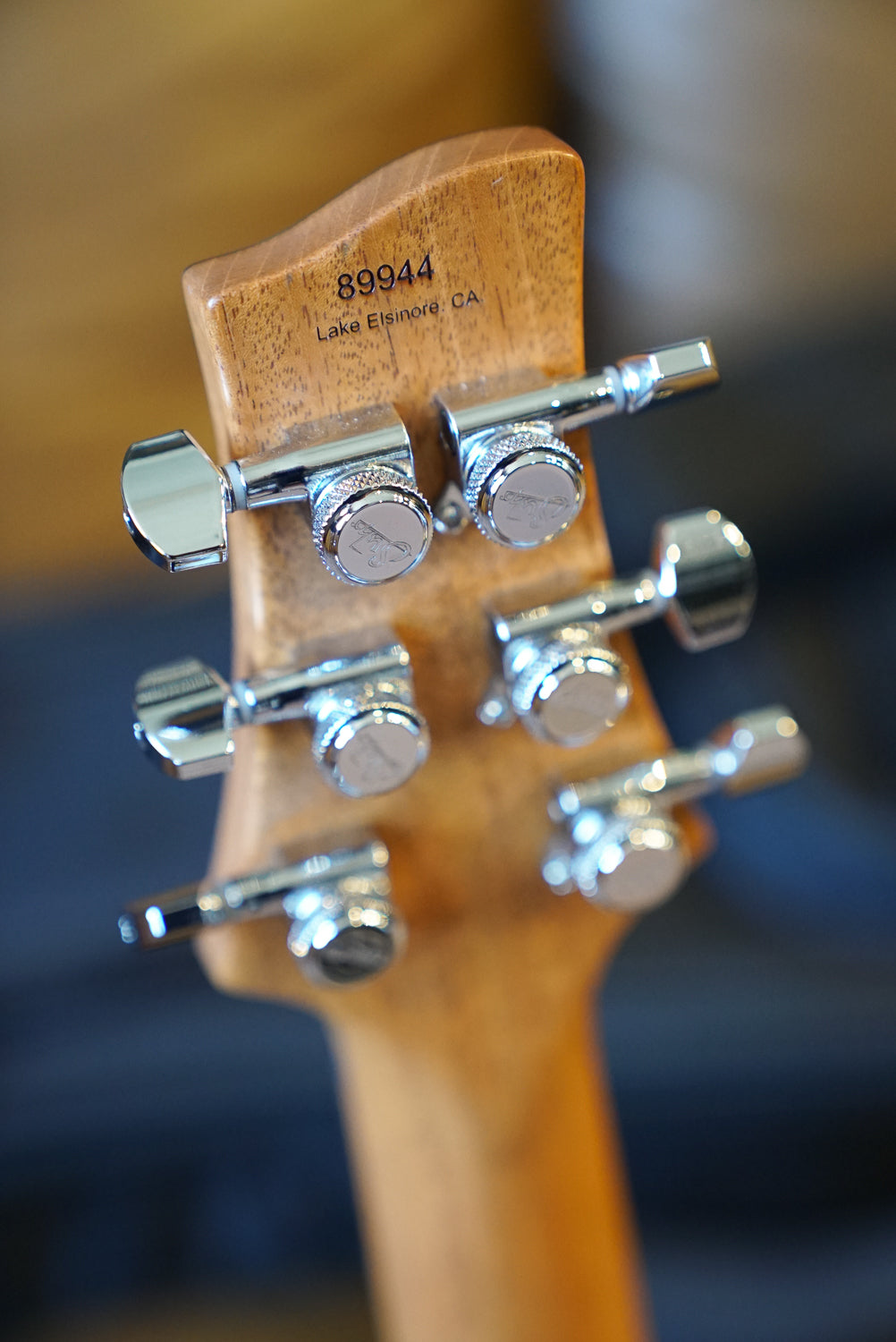 Suhr OSO Short Scale, Mahogany, Orange Stain