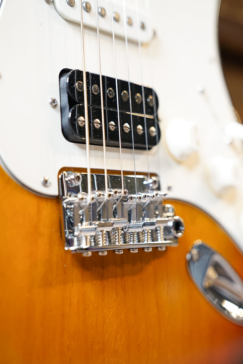 Suhr Classic S Antique, 3 Tone Burst, Indian Rosewood fingerboard, HSS