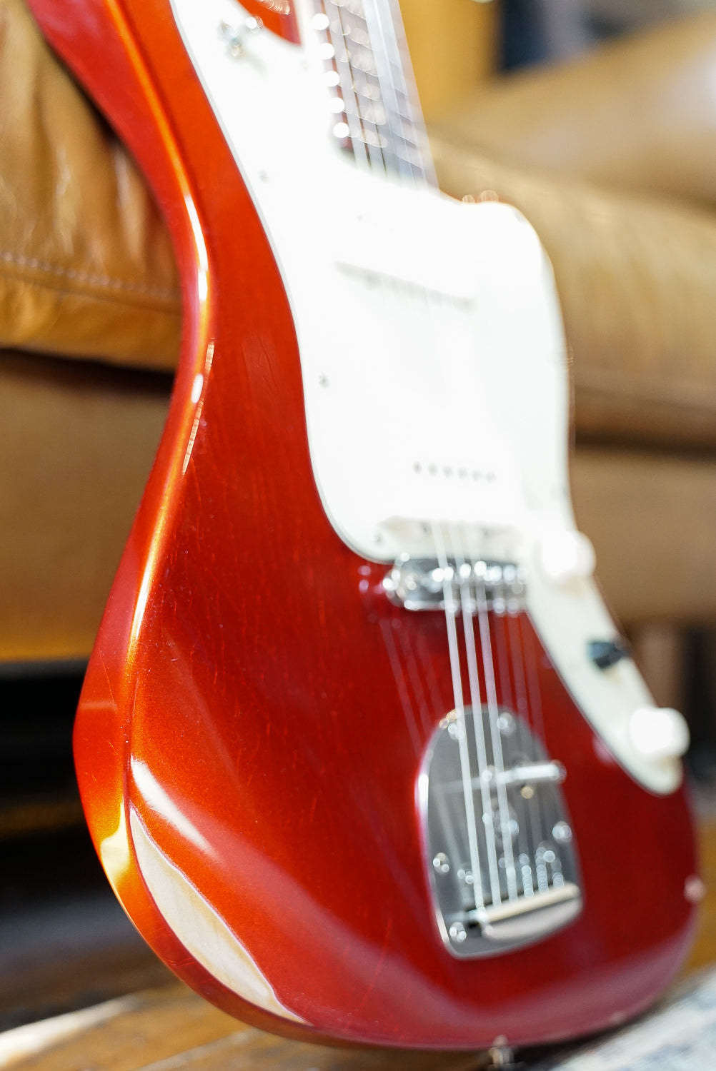 Suhr Classic JM Antique Limited Edition, Mastery Tremolo, Candy Apple Red