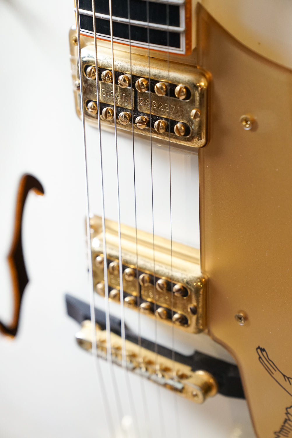 Pre-Owned Gretsch G7593 White Falcon w/Bigsby "2009