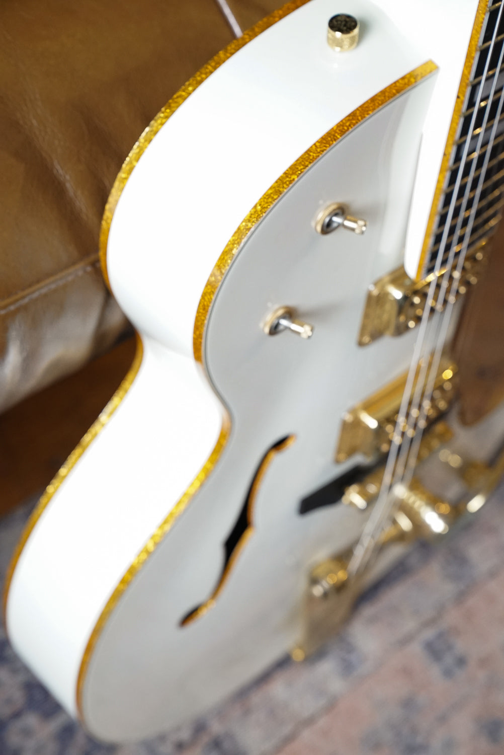 Pre-Owned Gretsch G7593 White Falcon w/Bigsby "2009