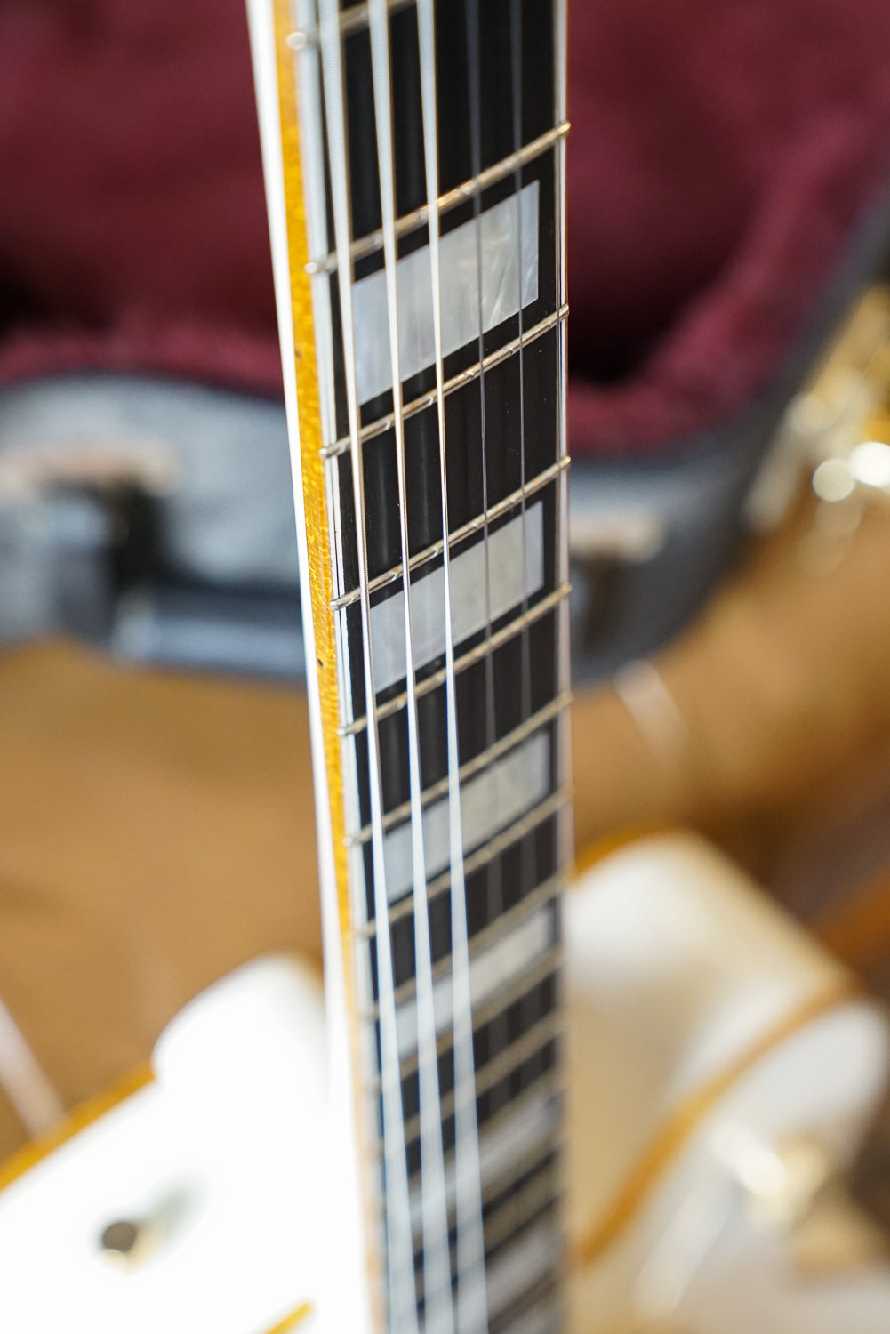 Pre-Owned Gretsch G7593 White Falcon w/Bigsby "2009