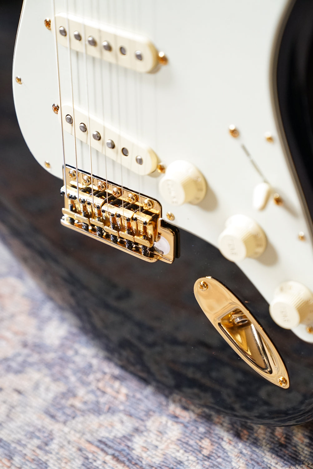 Fender Limited Edition American Vintage II '61 Stratocaster, Black w/ Gold Hardware