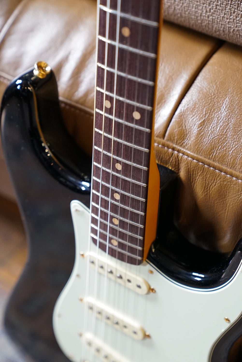 Fender Limited Edition American Vintage II '61 Stratocaster, Black w/ Gold Hardware