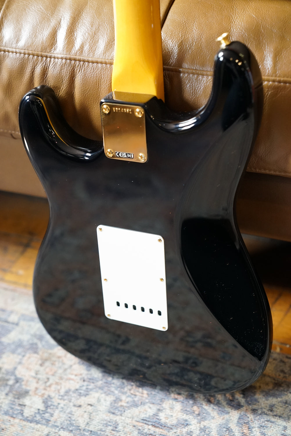 Fender Limited Edition American Vintage II '61 Stratocaster, Black w/ Gold Hardware