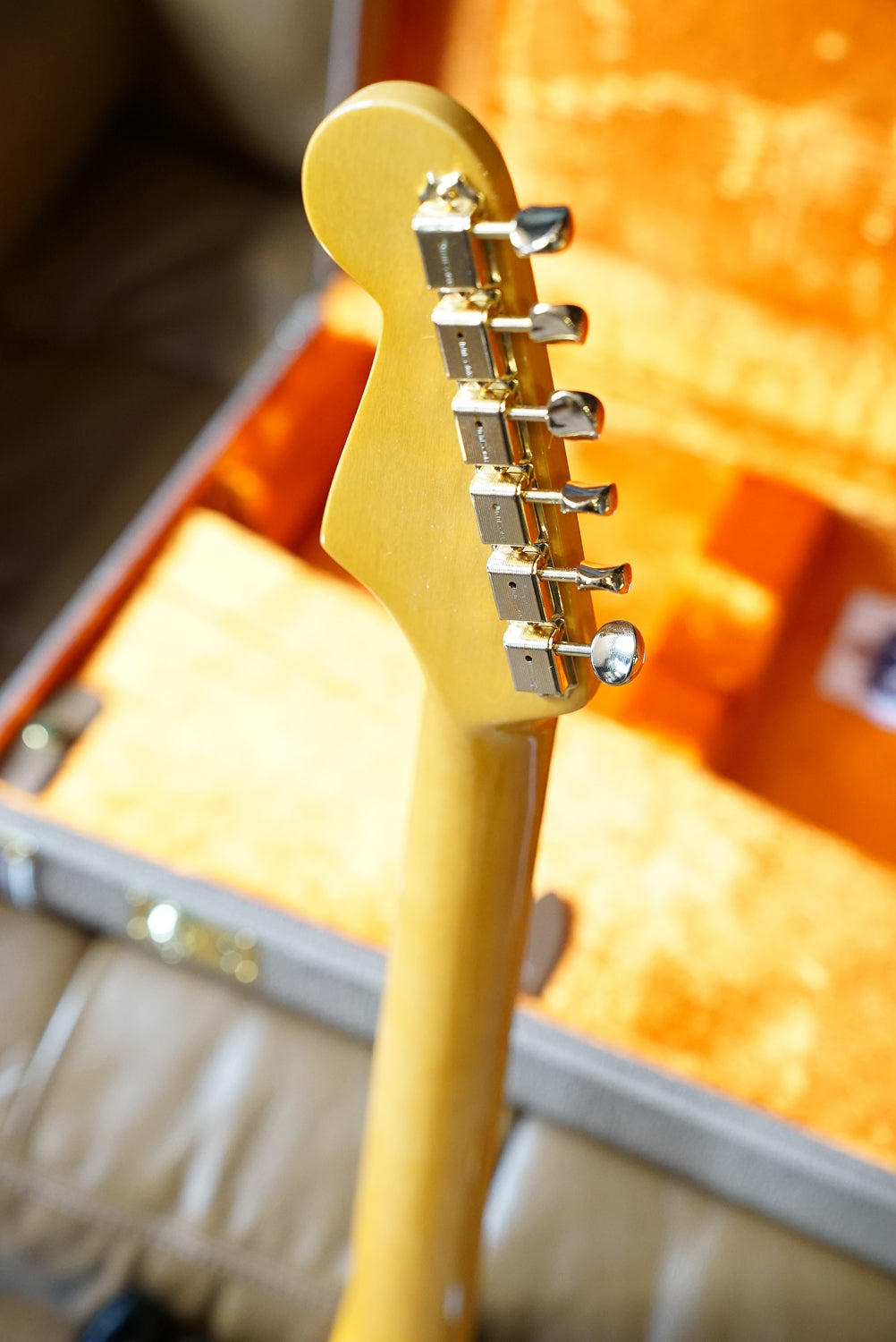 Fender Limited Edition American Vintage II '61 Stratocaster, Black w/ Gold Hardware
