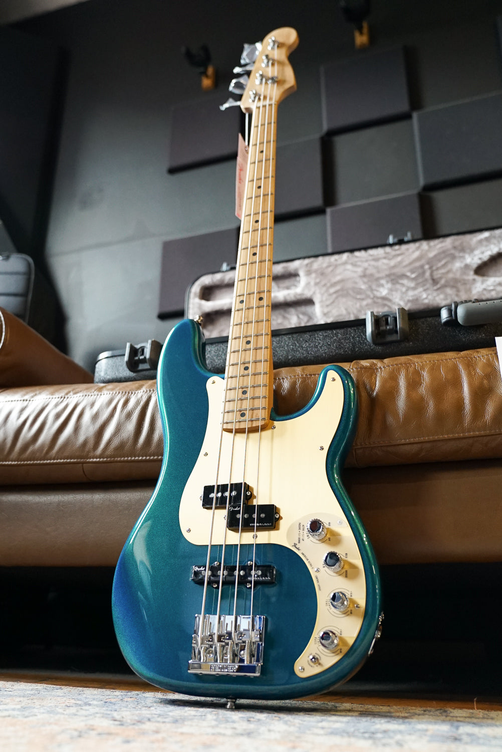 Fender American Ultra II Precision Bass, Limited Run Aurora Finish