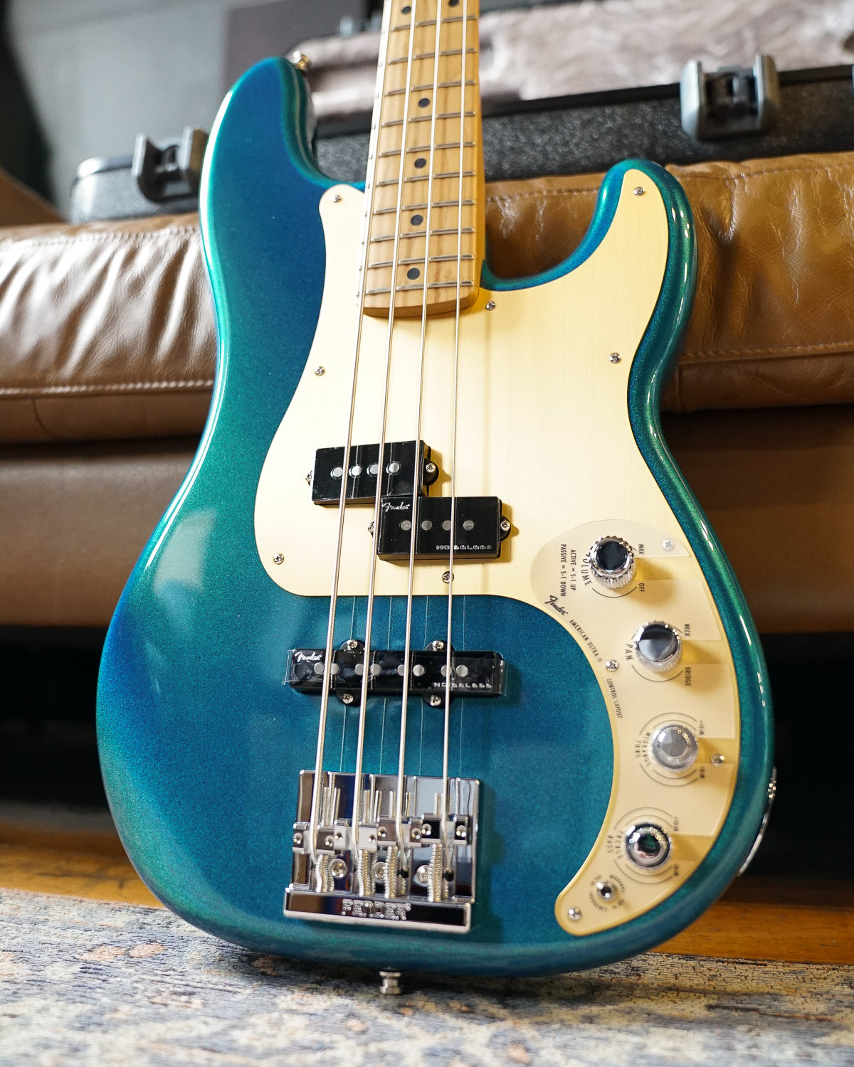 Fender American Ultra II Precision Bass, Limited Run Aurora Finish