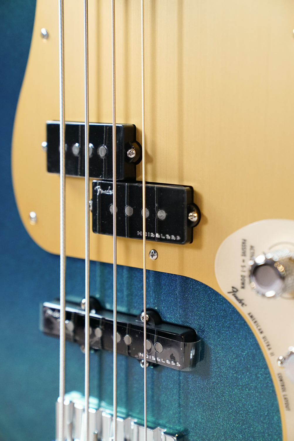 Fender American Ultra II Precision Bass, Limited Run Aurora Finish