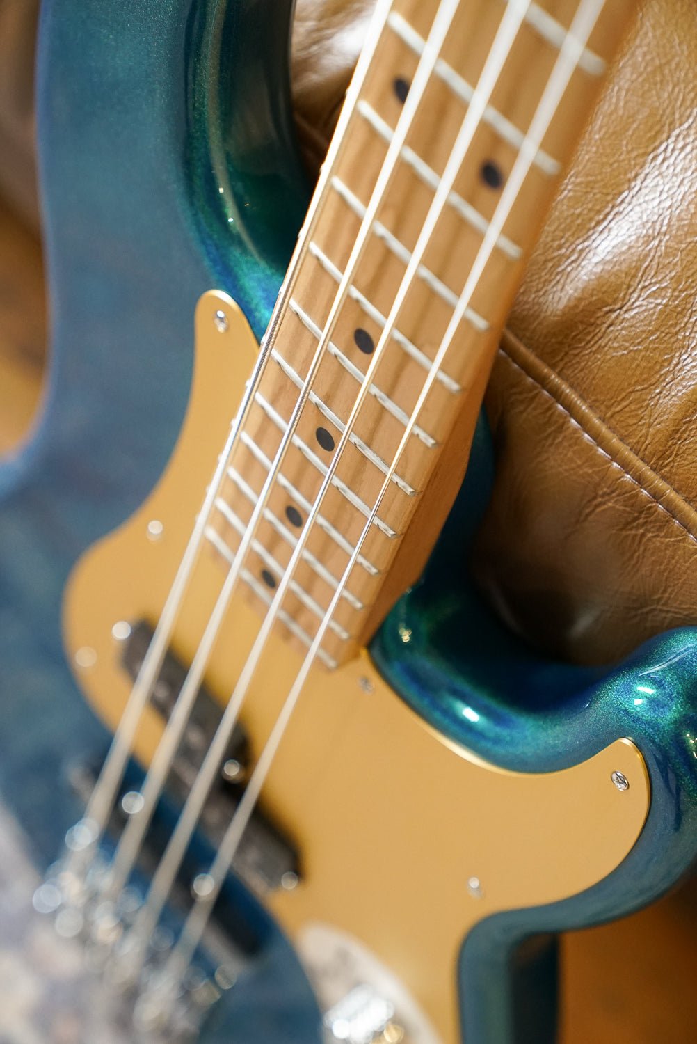 Fender American Ultra II Precision Bass, Limited Run Aurora Finish