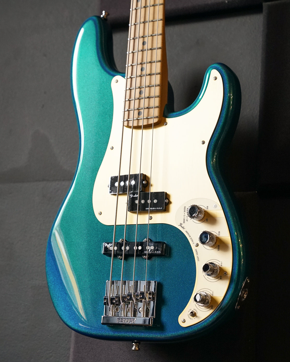 Fender American Ultra II Precision Bass, Limited Run Aurora Finish