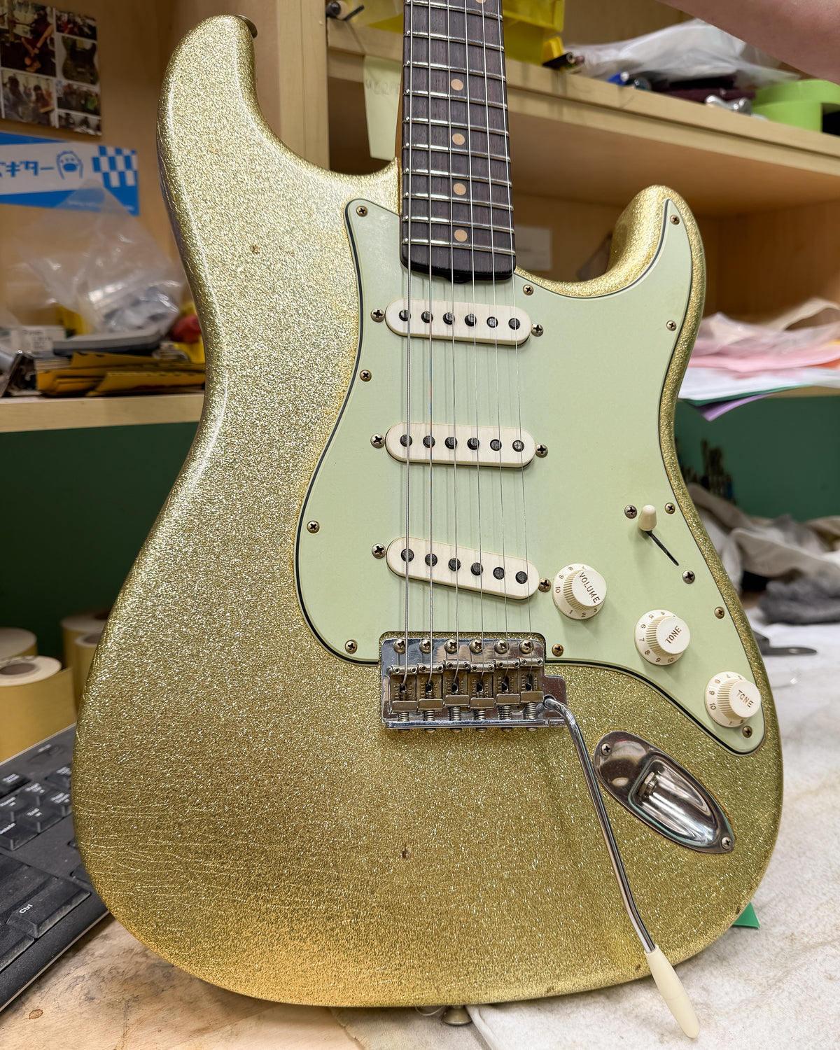 Fender Custom Shop '60 Paulownia Stratocaster Journeyman Relic Master Built by Greg Fessler, Gold Sparkle / 3A Roasted Flame Maple Neck