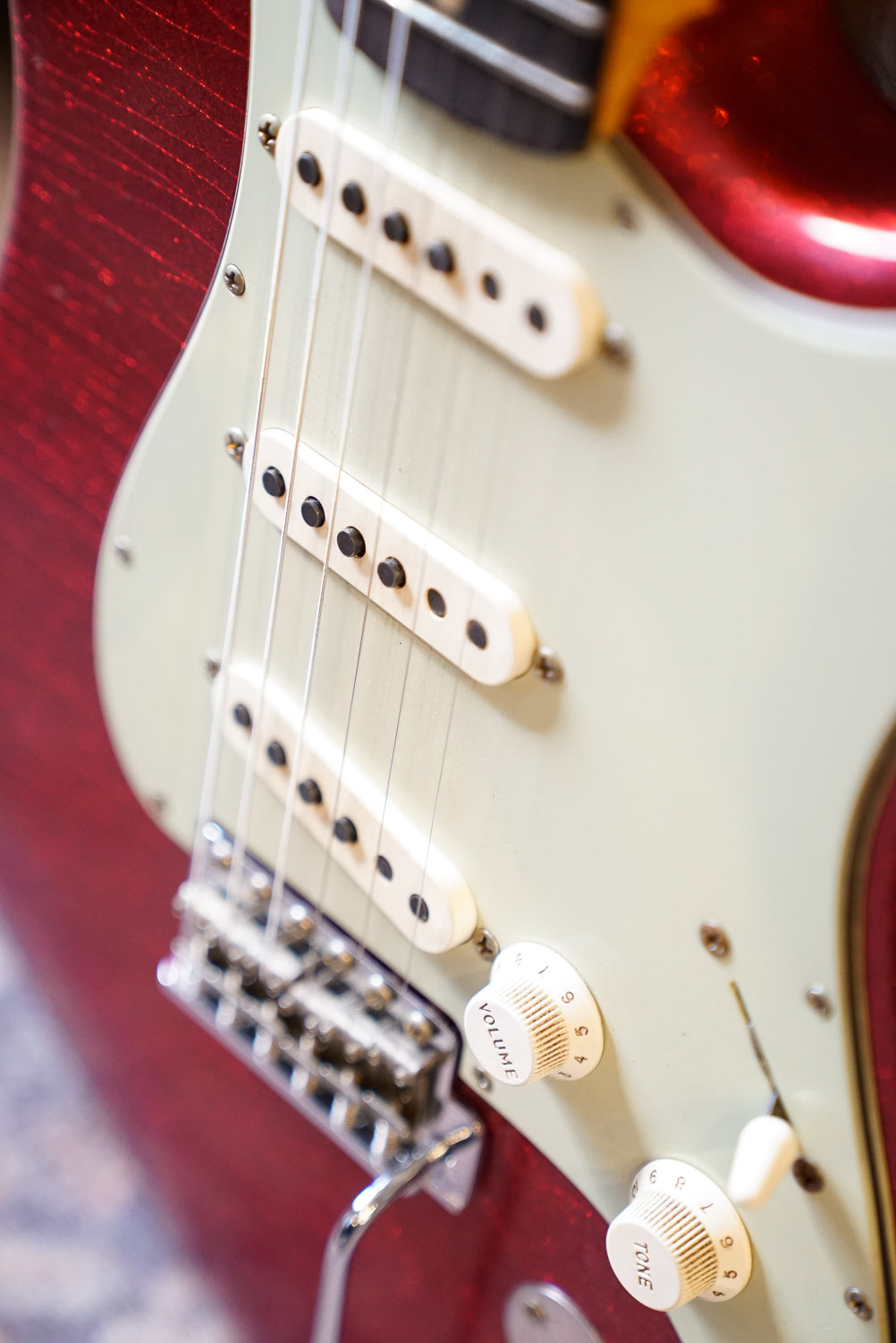 Pre-Owned Fender Master Built Greg Fessler 1962 Stratocaster Journeyman Relic, Aged Red Sparkle "2025