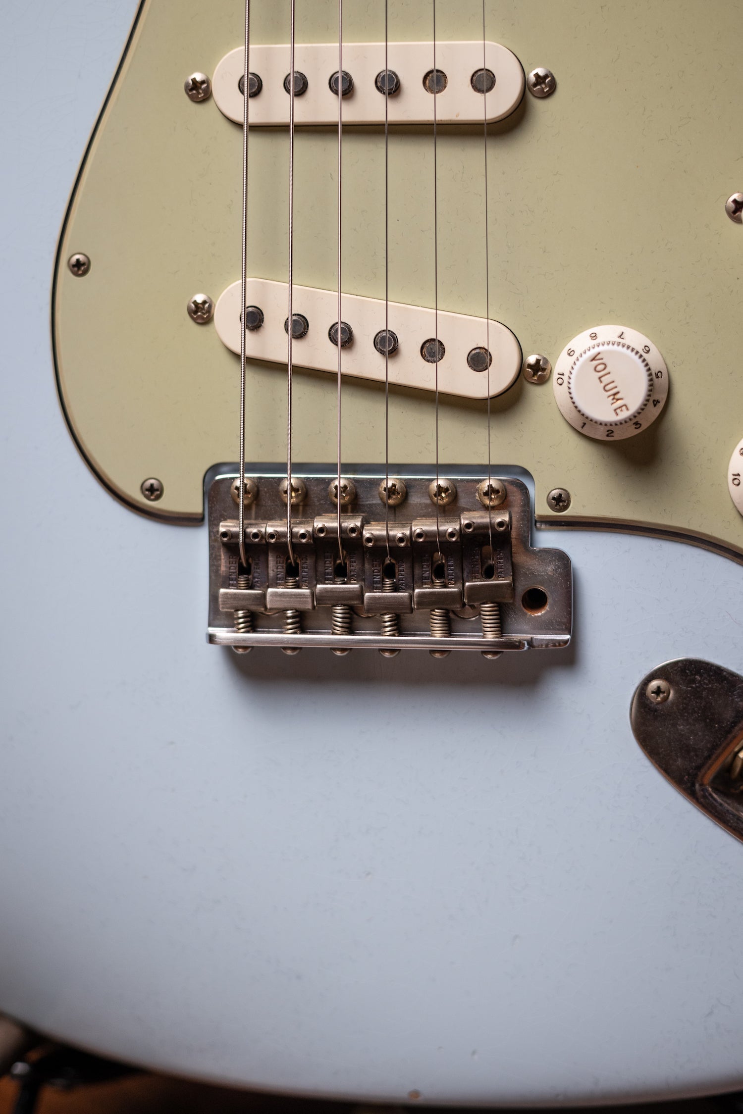 Fender Masterbuilt Greg Fessler '62 Stratocaster® Journeyman Relic® Electric Guitar  - Pale Sonic Blue