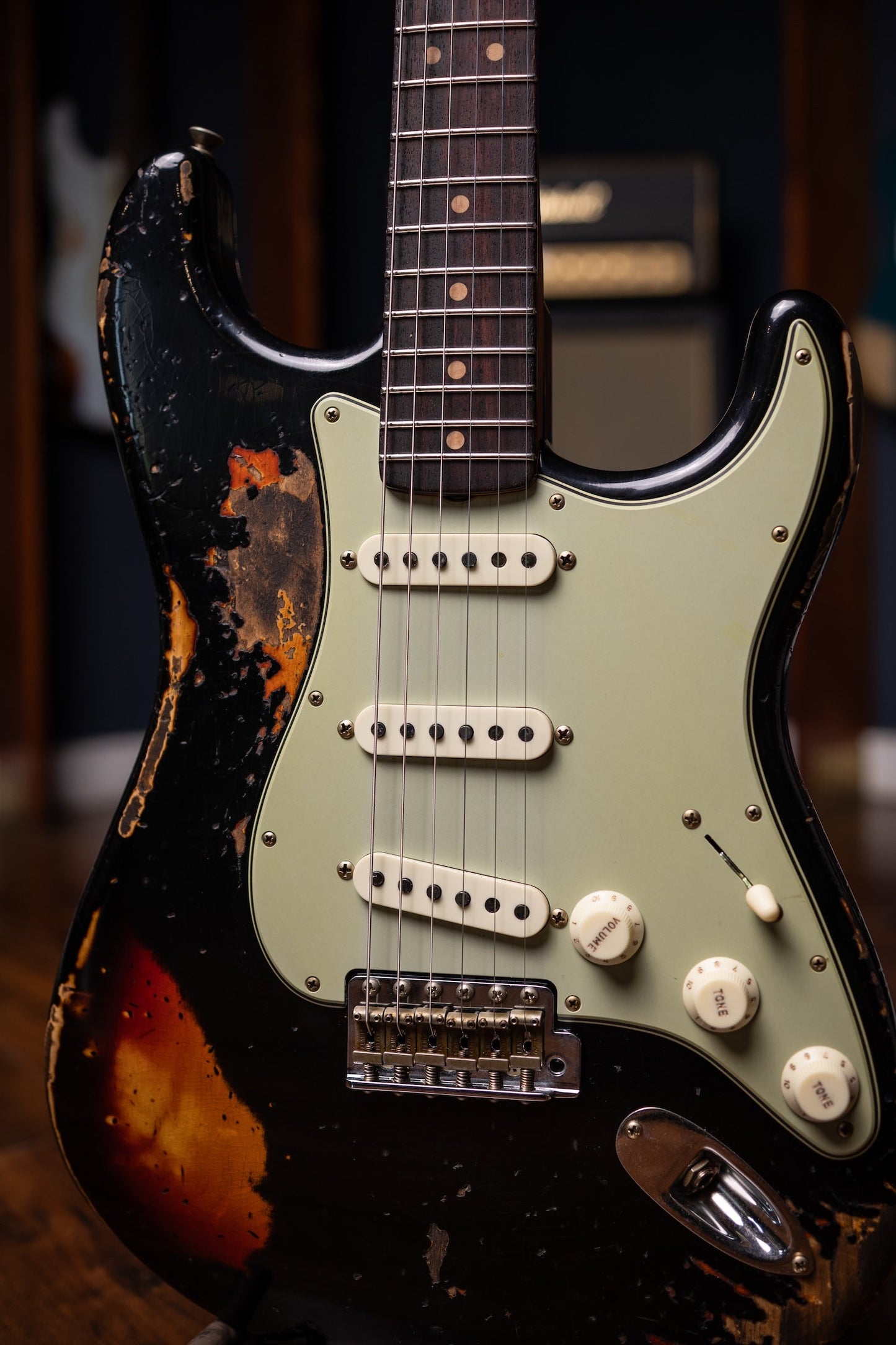 Fender Custom Shop 1963 Stratocaster® Super Heavy Relic - Super Faded Aged Black over 3 Color Sunburst